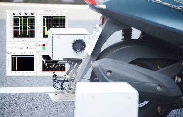 ▲桃園市環保局推出「機動車輛智慧偵測辨識系統」，藉由光學遙測技術於10秒內判讀機車排氣濃度。（圖／市府環保局提供）