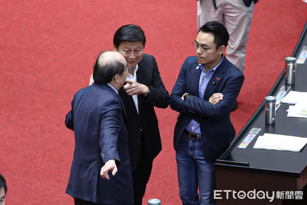 ▲立法院院會，朝野三黨表決。（圖／記者林敬旻攝）