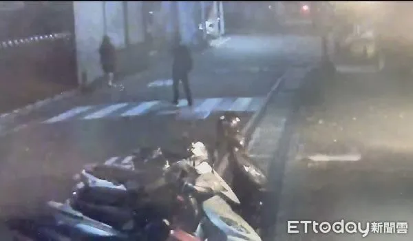 ▲▼女大生遭跟蹤　搭訕男緊跟：可不可以讓我跟你走到學校。（圖／記者陳凱力翻攝）