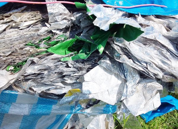 ▲桃園市焦姓男子與母親於2015年在大園區承租倉庫，非法大量廢棄物。（圖／環保局提供）