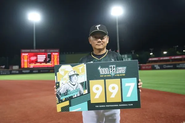 ▲洪一中997勝入袋。（圖／台鋼雄鷹提供）
