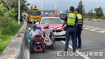 身障人士結團出遊迷途　電動輪椅騎上國道...駕駛人急報警