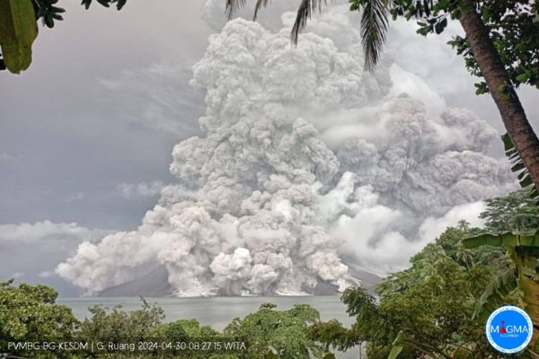 噴不停！印尼魯昂火山「最高級警戒」　近萬居民被迫永久搬離