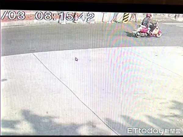 ▲▼   嘉義縣議員吳思蓉日前踢爆0403花蓮大地震當天，某校長不顧學校學生安危還在外買蛋，校長隨後發聲明反擊。吳姓議員3日議會加碼播放校長用膠帶黏住冰箱的照片，並狂酸校長打包營養午餐，滿到冰箱關不上。教育處長表示，已委由外聘委員進行調查，未來加強督導學校。  。（圖／記者翁伊森翻攝）