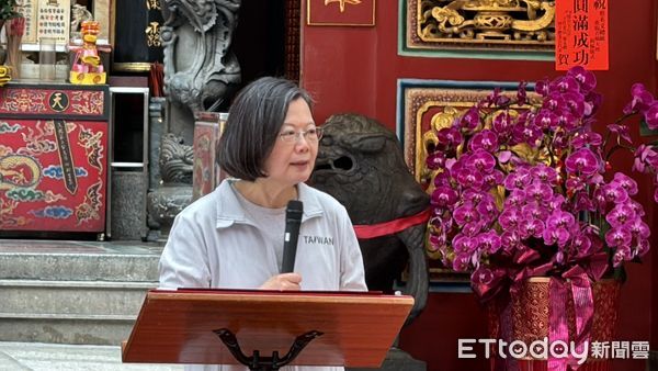 ▲▼      蔡英文題字贈匾台灣首廟天壇       。（圖／記者林東良攝）
