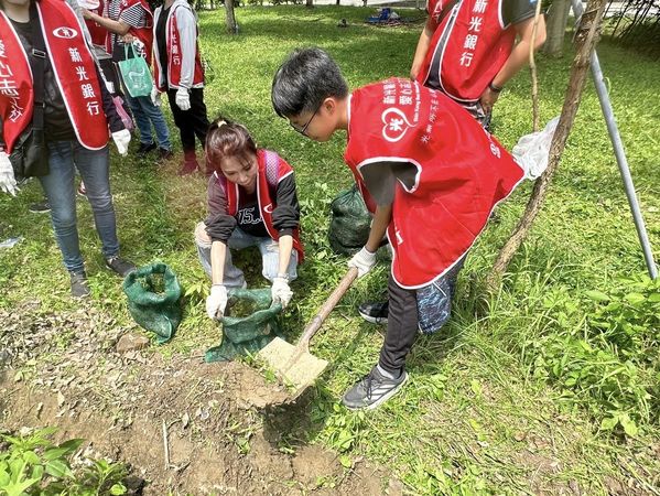 ▲新北企業愛心總動員 號召志工守護濕地生態。（圖／新北市社會局提供）