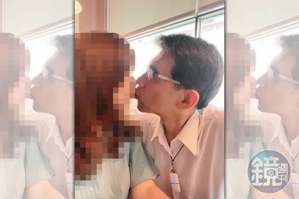 李光申（右）利用藥廠招待的機會，帶小珮（左）出遊，留下甜蜜合影。（讀者提供）