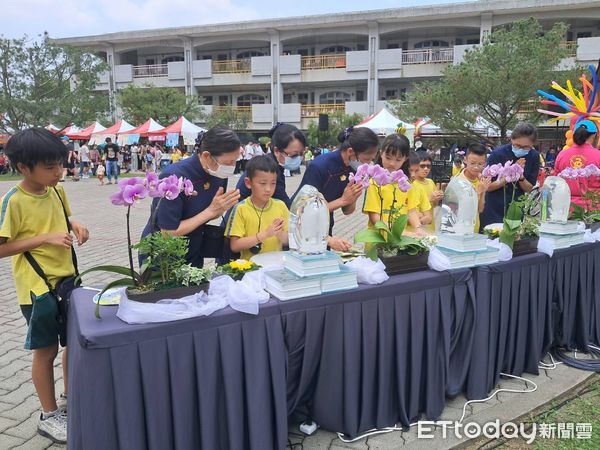 ▲南投中原國小以孝親感恩活動歡度70周年校慶。（圖／慈濟基金會提供）