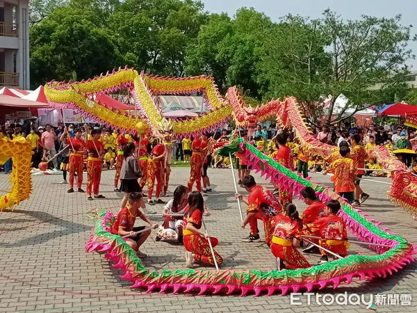 ▲南投中原國小以學生社團舞龍、孝親感恩活動歡度70周年校慶。（圖／慈濟基金會提供，下同）