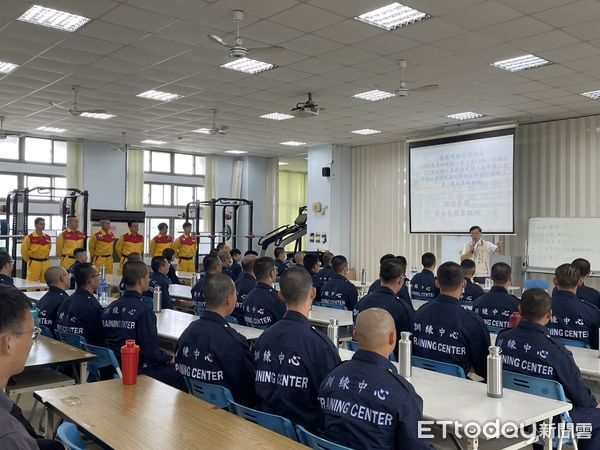 ▲台南市消防局為有效提升人命救助技能、強化救災戰力，特5月6日至7月5日止，辦理第12期消防救助人員訓練，連續9週紮實訓練。（圖／記者林東良翻攝，下同）