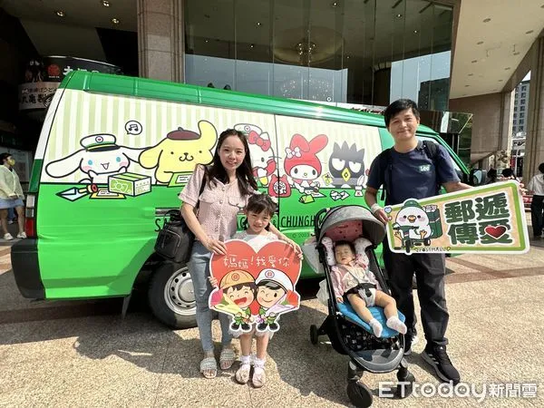 ▲台南郵局5月4日在新光三越中山店合作辦理母親節彩繪明信片活動，現場綁定電子支付即贈送彩繪明信片兩張，一張寫給媽媽，一張寫給阿嬤，將愛傳到偉大的母親手上。（圖／記者林東良翻攝，下同）