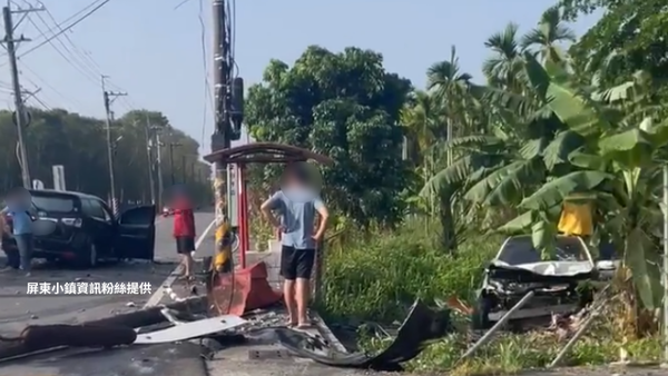 ▲麟洛鄉中正路與立志街口自小客車交通事故             。（圖／屏東小鎮訊提供）