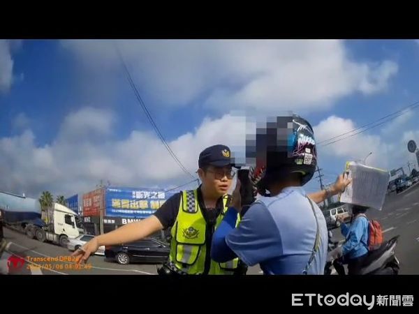 ▲▼炸街車被攔查催油門　警速抽鑰匙，騎士一路嗆警還反蒐證。（圖／民眾提供，下同）