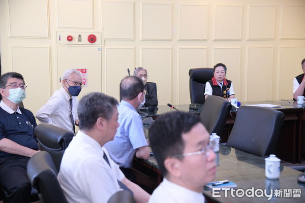 ▲▼花蓮縣長徐榛蔚與慈濟基金會針對永久屋援建事宜進行討論。（圖／花蓮縣政府提供，下同）