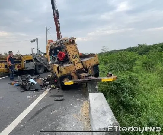 ▲▼   嘉義太保魚寮自撞車禍  。（圖／讀者提供）