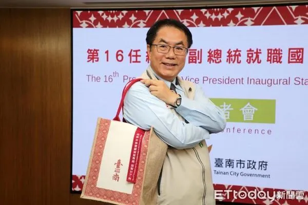 ▲台南市長黃偉哲期待專為520國宴特製的台南特色伴手禮組合，能讓國宴賓客滿載而歸，感受台南人熱情辦喜事的待客心意。（圖／記者林東良翻攝，下同）