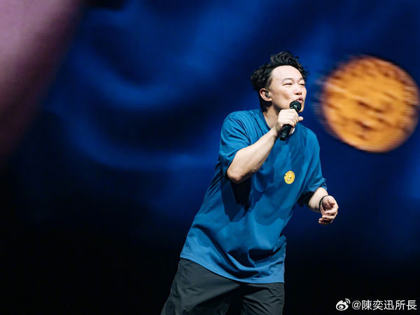 ▲陳奕迅在武漢連開6場演唱會，最後一場因受傷而取消跳舞表演。（圖／翻攝自微博／陳奕迅所長）