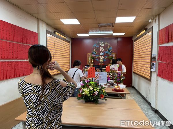 ▲▼台中市工學路一家彩券行開出今彩539頭獎，捐出10萬元作為福德祠重建基金。（圖／記者鄧木卿攝，下同）