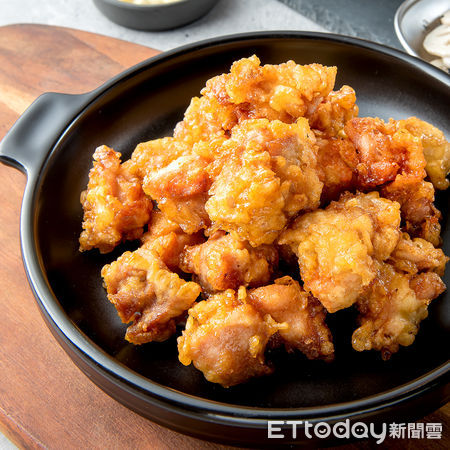 ▲甩鍋雞自助吧韓式炸雞無限量供應。（圖／甩鍋雞提供）