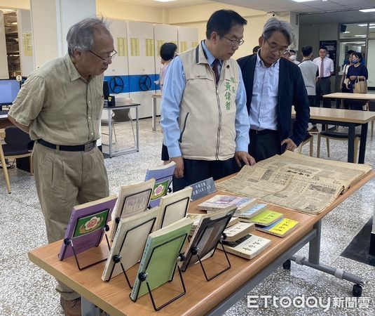 ▲「台南研究資料館」8日於台南市立圖書館公園總館正式成立，由市長黃偉哲主持揭牌儀式。（圖／記者林東良翻攝，下同）