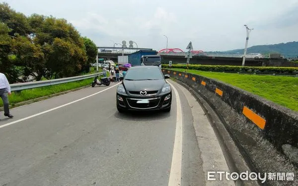 ▲▼關渡橋發生死亡車禍             。（圖／記者戴上容翻攝）