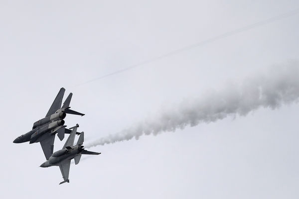 ▲▼2018年2月，新加坡F-15、F-16戰機進行空中預演。（圖／達志影像／美聯社）