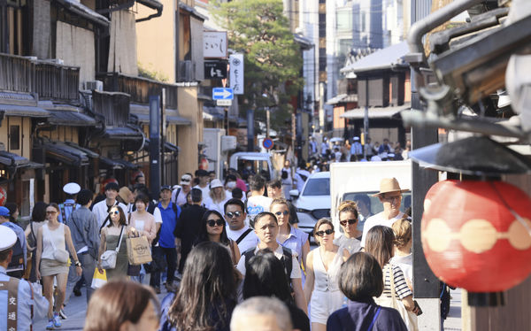 ▲▼ 日本京都祇園花見小路湧入許多遊客。（圖／達志影像／美聯社）