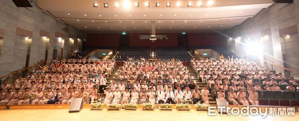 ▲成大醫院護理部提前於5月8日，舉辦「國際護師節慶祝大會」，期待護理人能透過不同的視角，綻放護理之光，帶來可觀的經濟和社會效益。（圖／記者林東良翻攝，下同）