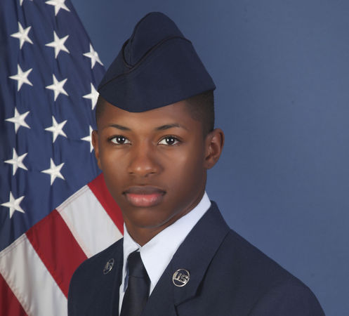 ▲▼23歲非裔的美國空軍上等兵福特森（Roger Fortson）遭誤闖他家公寓的警方開槍擊斃。（圖／達志影像／美聯社）