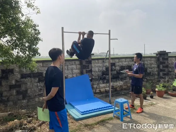 ▲台南市消防局第二救災救護大隊於7、9日分兩梯次辦理新式體能測驗暨車輛破壞救援訓練。（圖／記者林東良翻攝，下同）