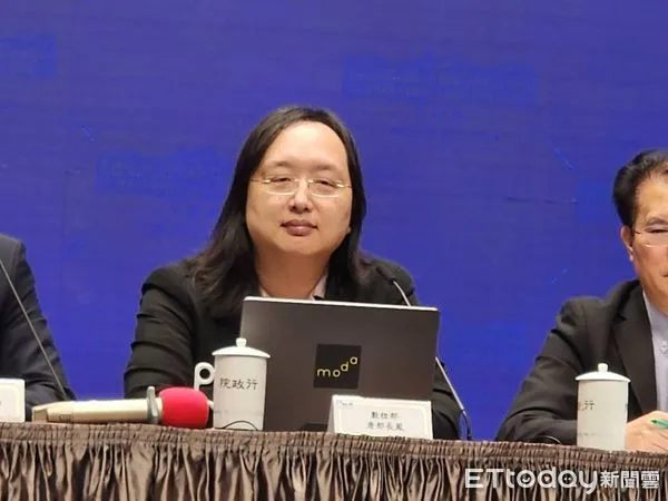 ▲▼數位發展部部長唐鳳出席「行政院會後記者會」。（圖／記者陳家祥攝）