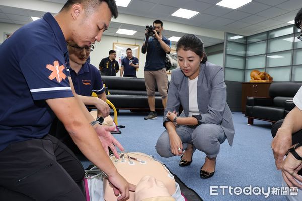 ▲南投縣消防員許秝豐、陳廷翰結合彰化消防員邱奂晟，獲「到院前心肌梗塞救護大作戰」全國第一。（圖／南投縣政府提供）