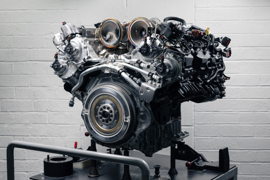 ▲賓利新V8 PHEV取代W12引擎。（圖／翻攝自Bentley）