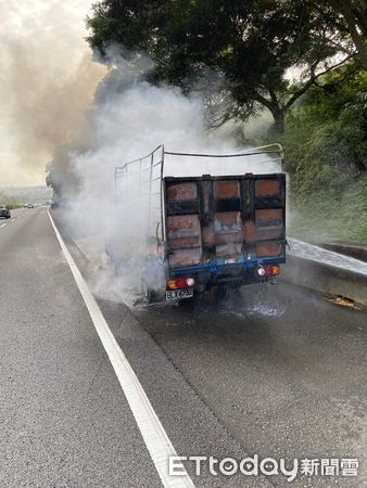 ▲▼國1三義路段火燒車             。（圖／民眾提供）