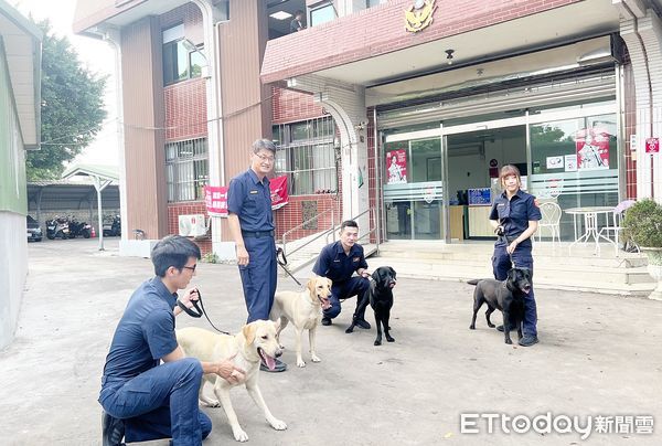 ▲桃園市警局刑警大隊5/1日成立警犬隊，4隻警犬今天向駐地大溪警分局三層派出所報到。（圖／記者沈繼昌翻攝）