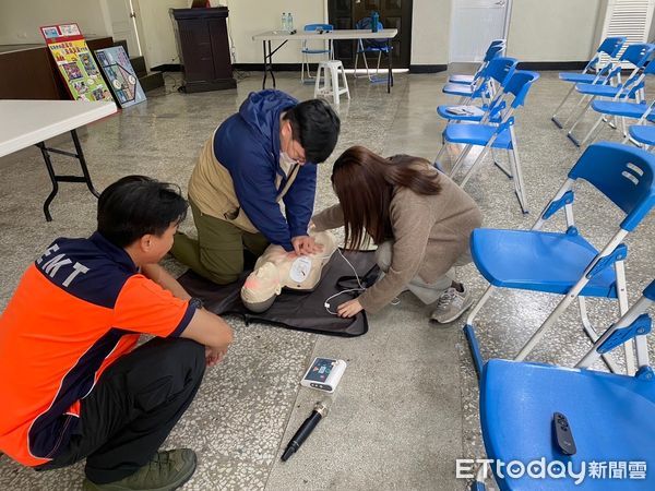 ▲台南市消防局第七大隊中正分隊於9日至中西區區公所辦理「自衛消防編組及急救技能強化訓練」。（圖／記者林東良翻攝，下同）