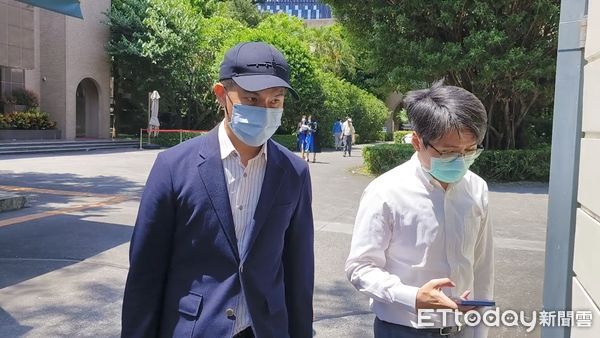 ▲▼葉曜彰被控與前「甜心議員」林穎孟共涉貪污罪嫌，10日到台北地院開完庭不受訪。（圖／記者黃哲民攝）