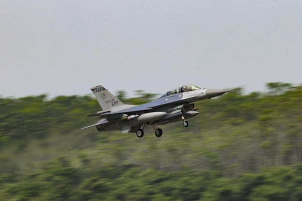 ▲▼國軍520就職典禮空中操演。F-16V。（圖／翻攝國防部發言人臉書）