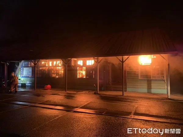 ▲竹東老字號冰店「資源莊冰店」發生大火。（圖／記者陳凱力翻攝）