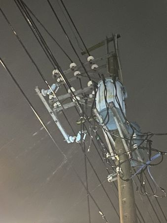 ▲瞬間豪大雨引致高壓斷線，桃園兩區千戶停電