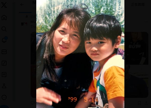 ▲大谷翔平4歲時跟媽媽的合照          。（圖／翻攝自大聯盟推特）
