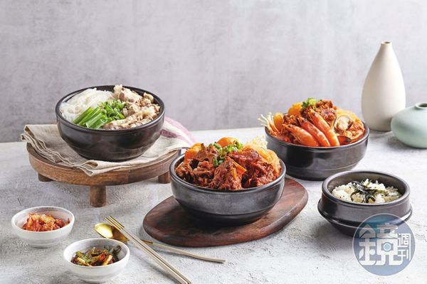 馬鈴薯排骨湯（右）是韓國人喜愛的解酒料理，香辣濃郁，韓虎嘯原味呈現，小菜和泡菜還能無限續加。（388元／中份）