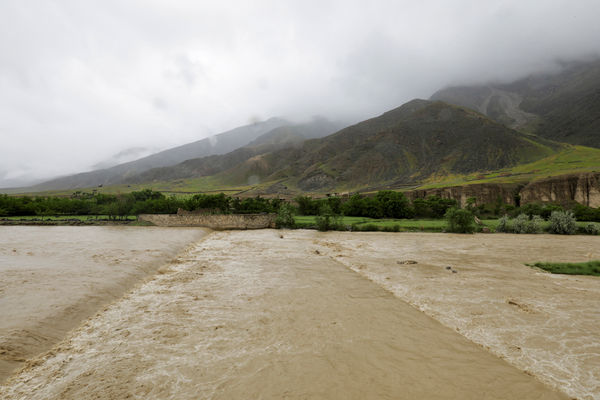 ▲▼阿富汗北部山洪爆發315死。（圖／路透）