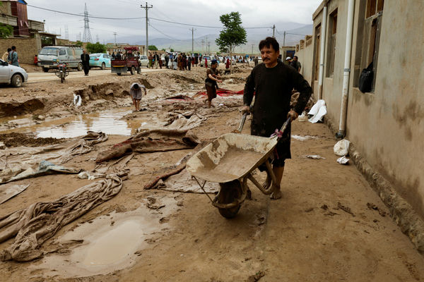 ▲▼阿富汗北部山洪爆發315死。（圖／路透）