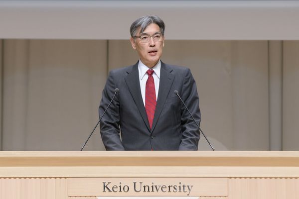 ▲▼日本私立名校慶應大學塾長（校長）伊藤公平。（圖／翻攝自Facebook／Keio University Global Page）