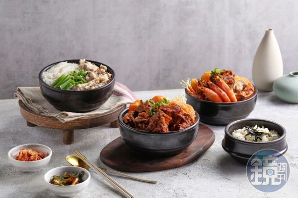 馬鈴薯排骨湯（中）是韓國人喜愛的解酒料理，香辣濃郁，韓虎嘯原味呈現，小菜和泡菜還能無限續加。（388元／中份）