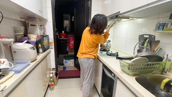 專家建議居家環境要定期清潔，尤其廚房更要經常擦拭除去油、氣味，才能減少蟑螂出沒。（圖／報系資料照）