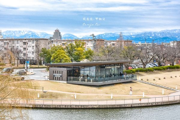 ▲▼星巴克富山環水公園店 朝聖全世界最美的星巴克！。（圖／部落客周花花提供）