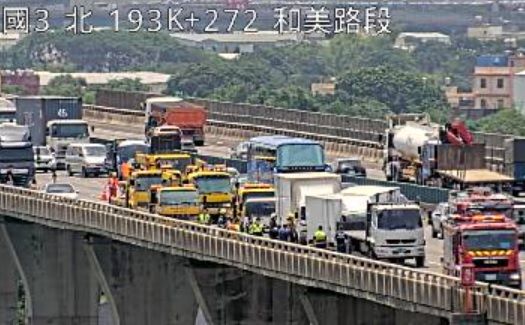 ▲國道3號北上193.8公里處（和美路段）13日上午10時36分發生連環追撞車禍！（圖／高速公路1968）
