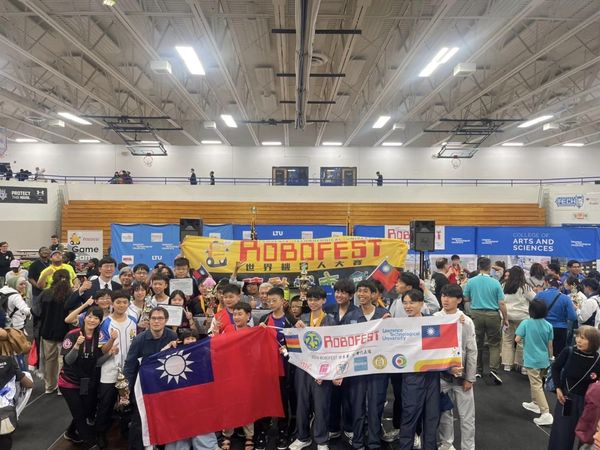 ▲台灣之光！台灣代表隊參加在密西根舉辦的2024 世界機器人大賽Robofest獲獎無數。（圖／翻攝自Facebook／Taiwan in Chicago）